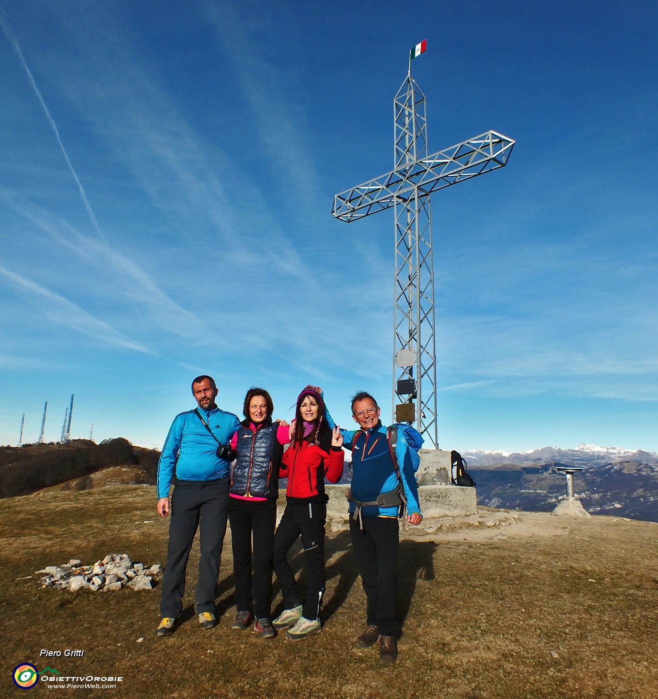 50 Alla croce di vetta del Linzone (1392 m).JPG